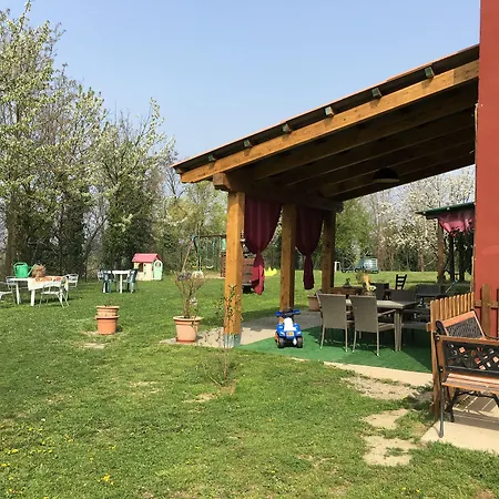 La Rosa Tra Le Vigne Bed & Breakfast Belveglio
